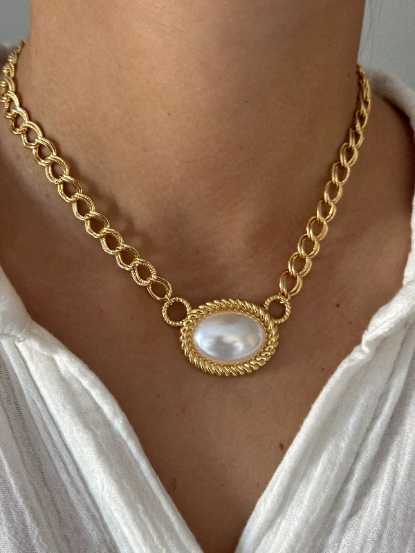 ELOISE PEARL NECKLACE