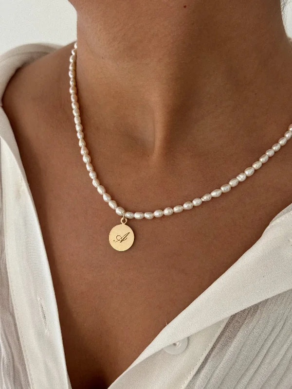 ENGRAVED CIRCLE PEARL NECKLACE