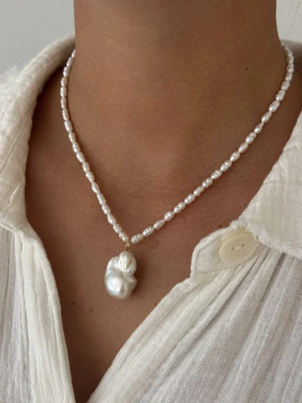 KRISTINA PEARL NECKLACE