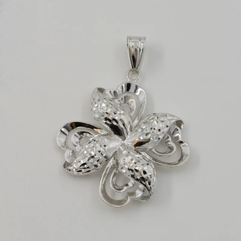 18k White Gold Four Leaf Clover Pendant |